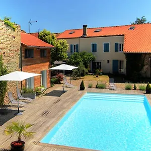 https://chambre-dhotes-la-cour-des-saligues.midi-pyreneeshotels.com